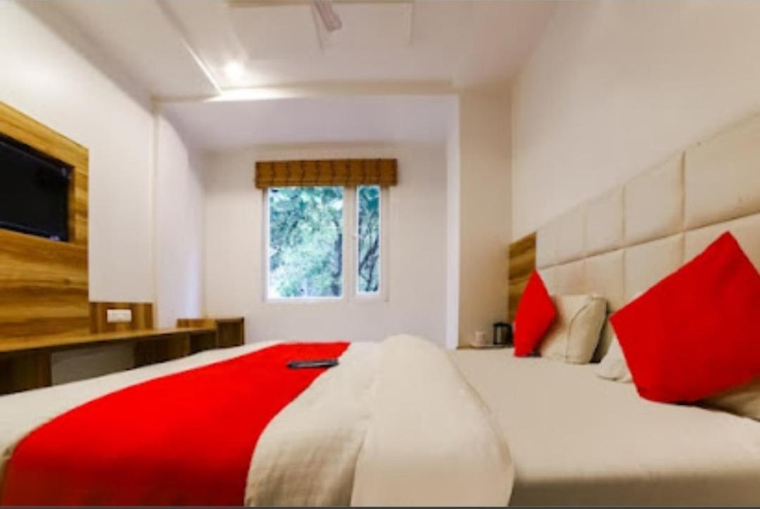 Hotel Awesome International Ню Делхи Екстериор снимка