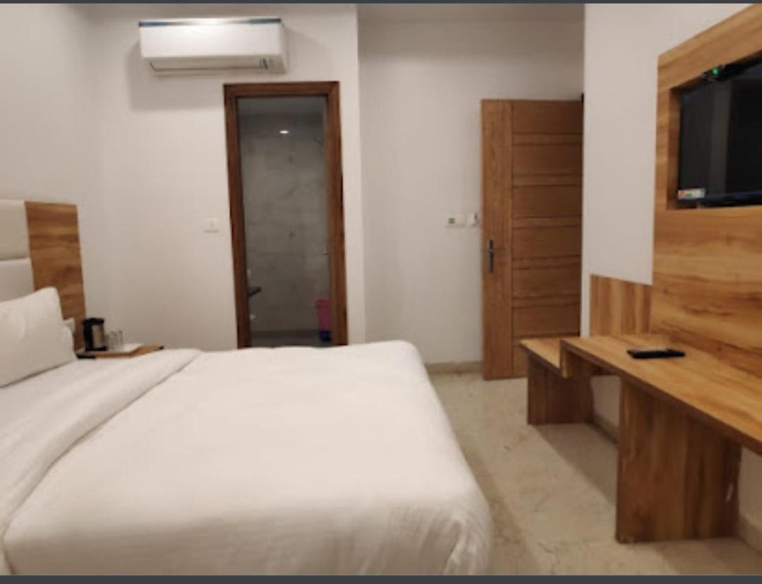 Hotel Awesome International Ню Делхи Екстериор снимка