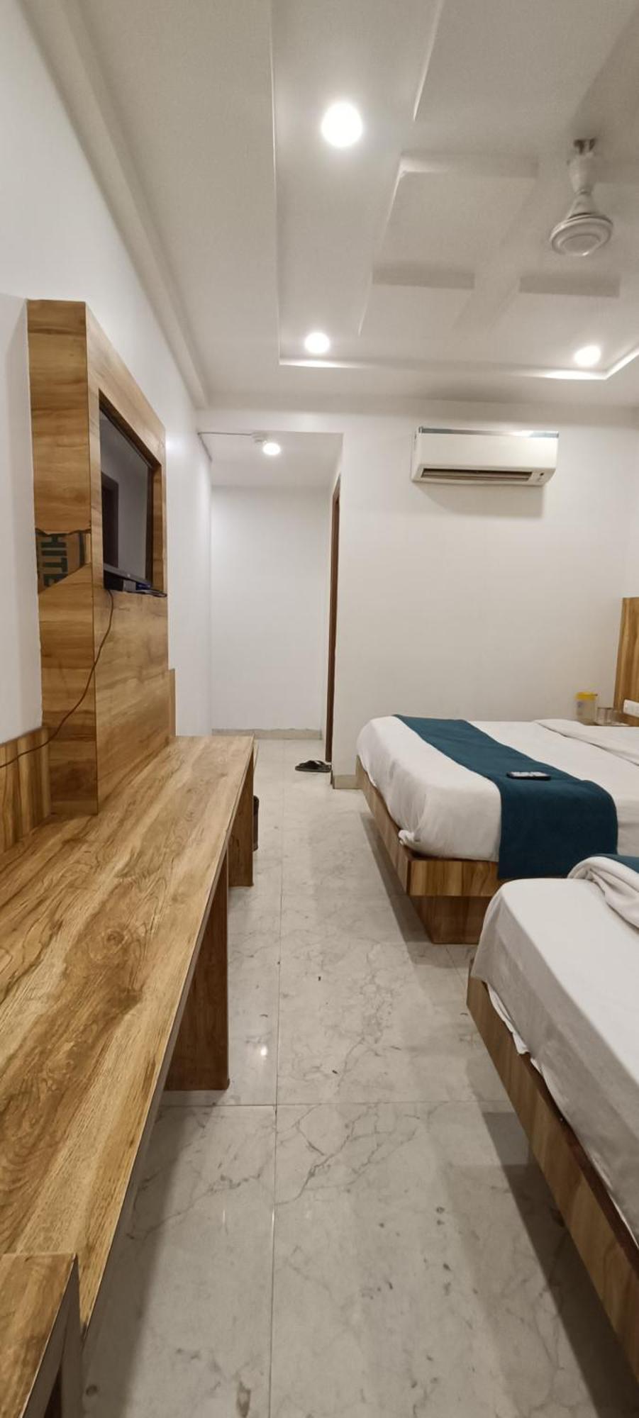 Hotel Awesome International Ню Делхи Екстериор снимка